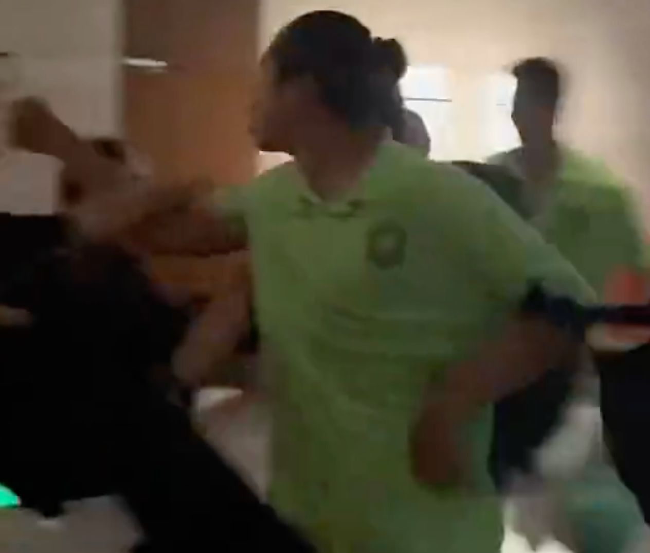 国安球迷与, 泰山队再进 国安球迷与, 泰山队再进