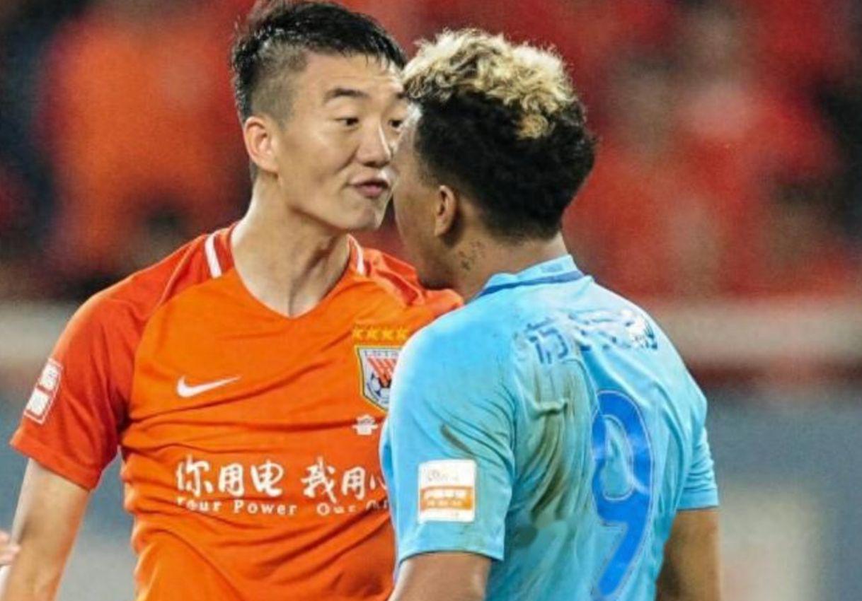 辉给球员们, 冲突, yg 辉给球员们, 冲突, yg