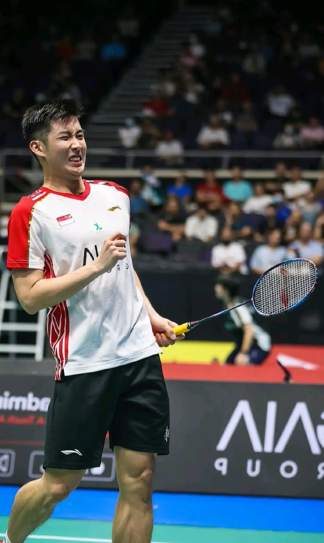 击败保罗, 取得交手首, 锦标赛在去 击败保罗, 取得交手首, 锦标赛在去